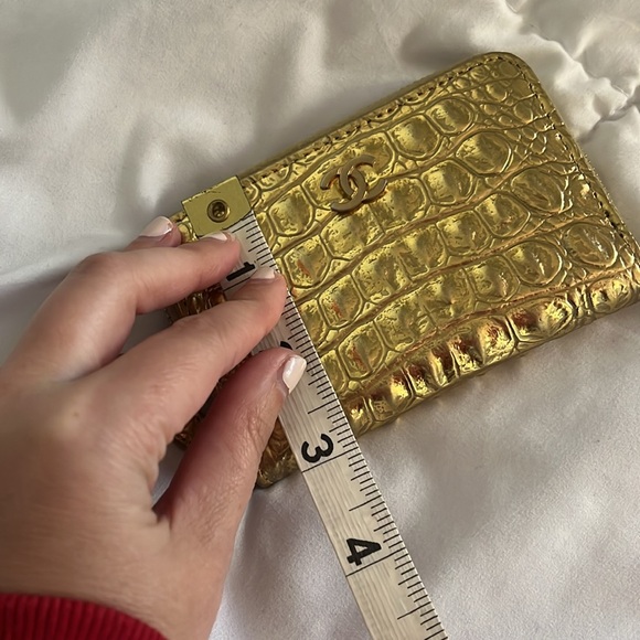 Chanel Egyptian Gold Croc Embossed Zip Around Card Holder - Picture 15 of 16